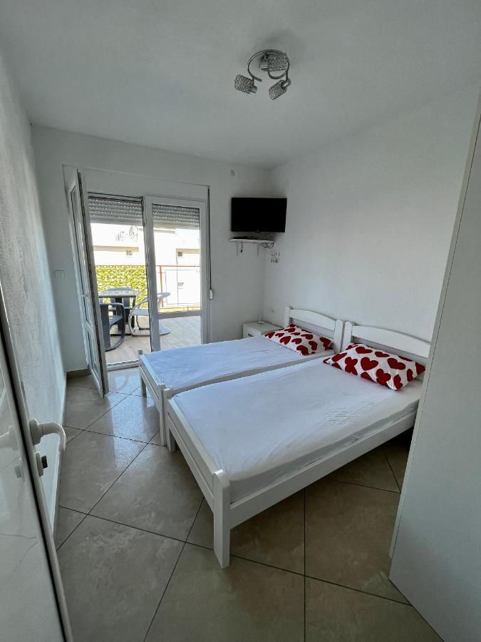 Apartments Apartmani Bojana Утєха Екстер'єр фото