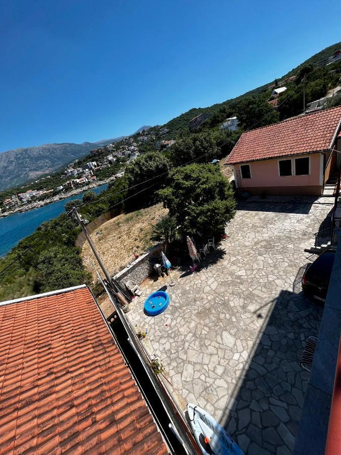 Apartments Apartmani Bojana Утєха Екстер'єр фото