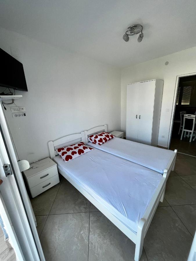 Apartments Apartmani Bojana Утєха Екстер'єр фото