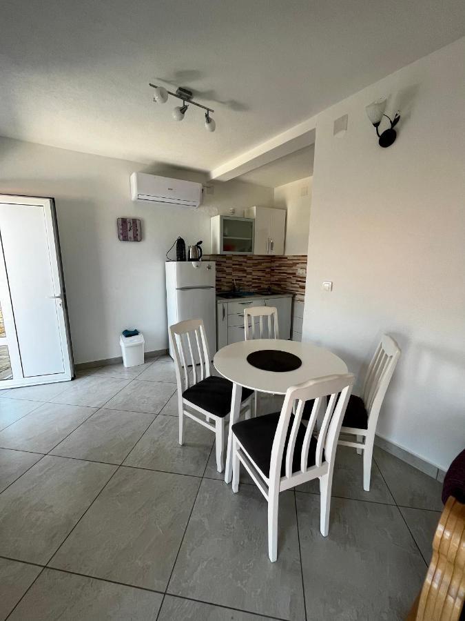 Apartments Apartmani Bojana Утєха Екстер'єр фото
