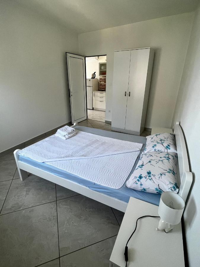 Apartments Apartmani Bojana Утєха Екстер'єр фото