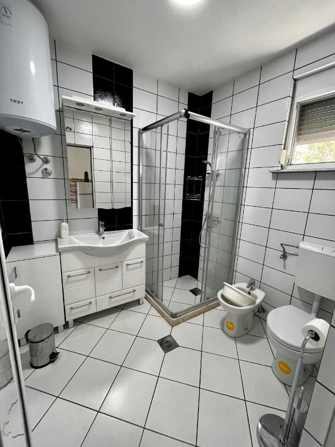 Apartments Apartmani Bojana Утєха Екстер'єр фото