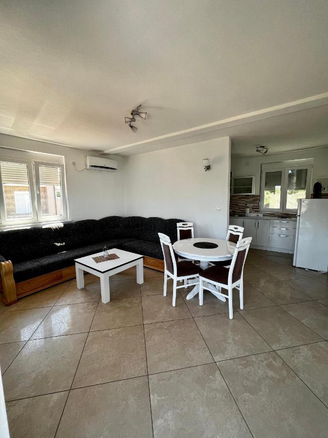 Apartments Apartmani Bojana Утєха Екстер'єр фото