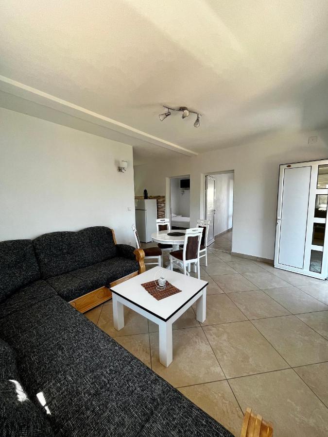Apartments Apartmani Bojana Утєха Екстер'єр фото