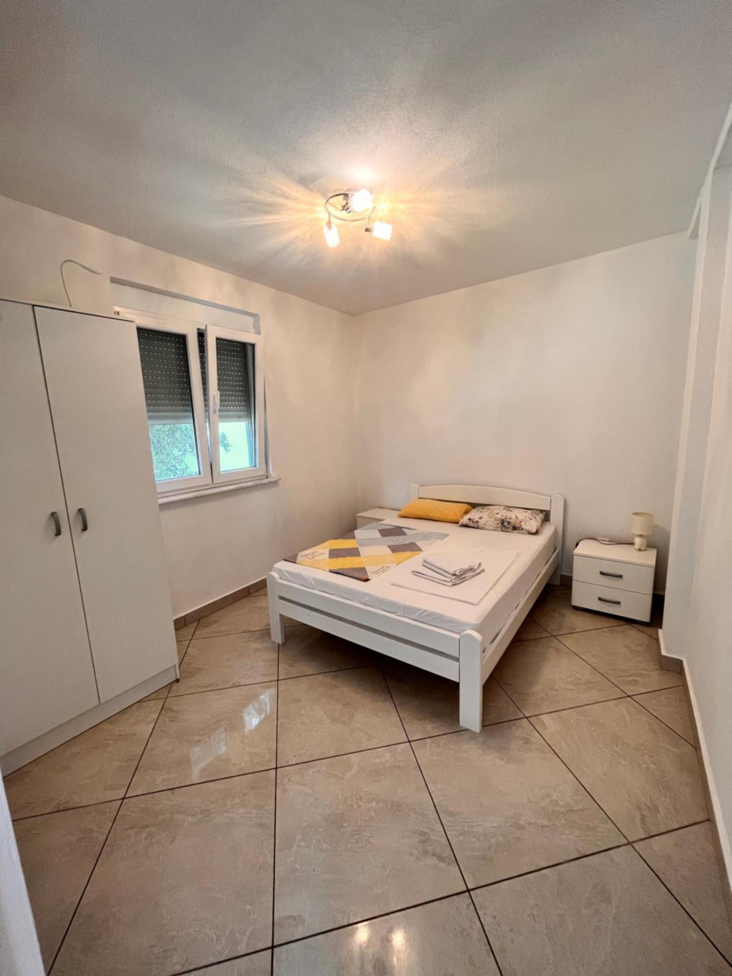 Apartments Apartmani Bojana Утєха Екстер'єр фото