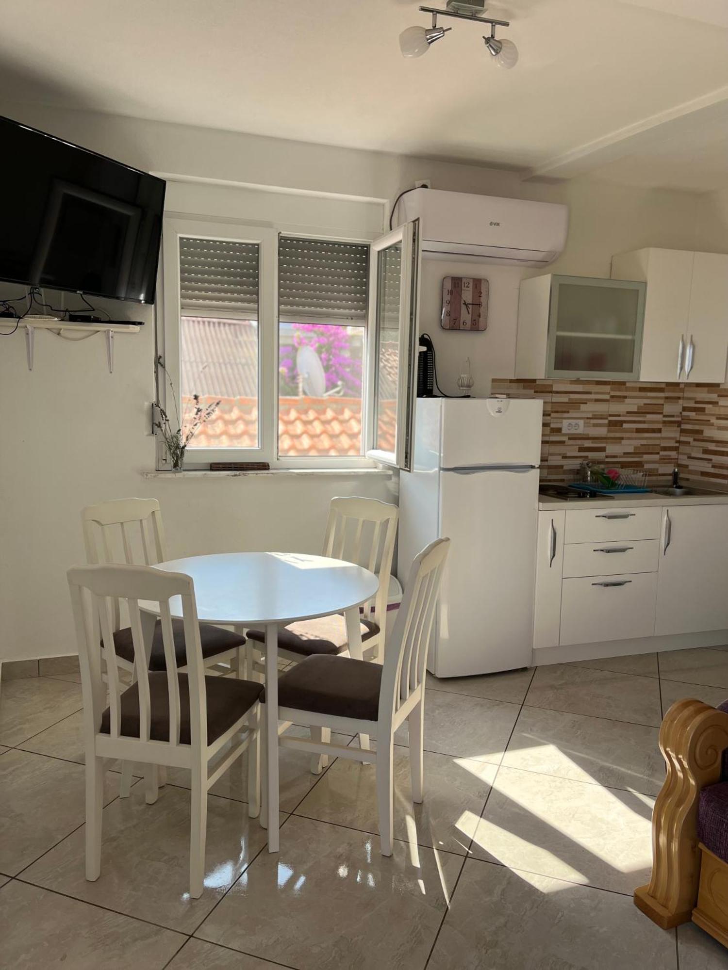 Apartments Apartmani Bojana Утєха Екстер'єр фото