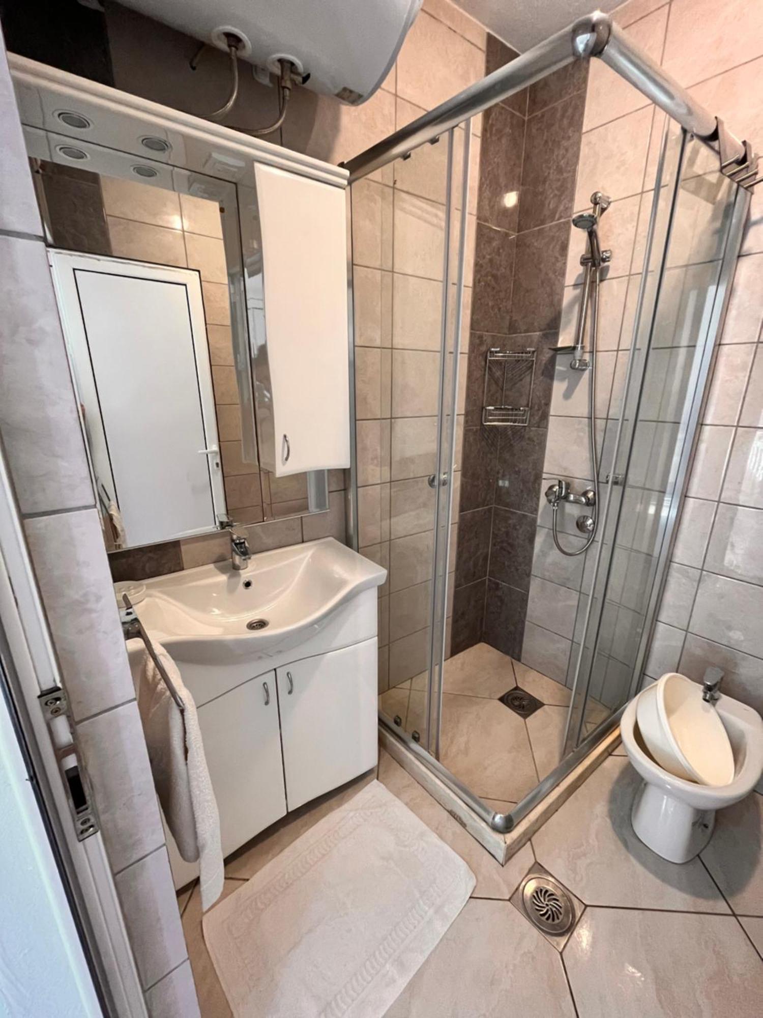 Apartments Apartmani Bojana Утєха Екстер'єр фото
