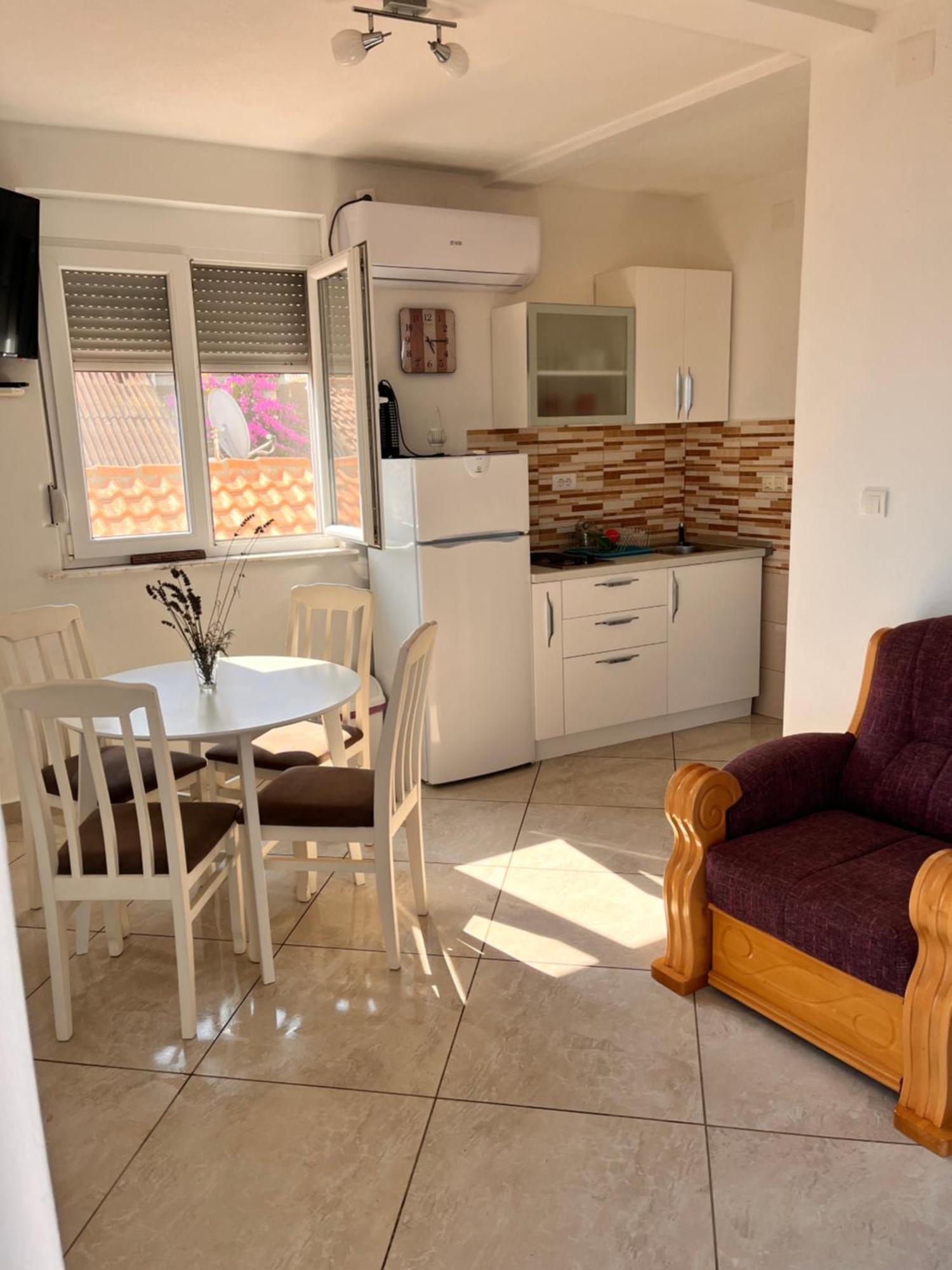 Apartments Apartmani Bojana Утєха Екстер'єр фото